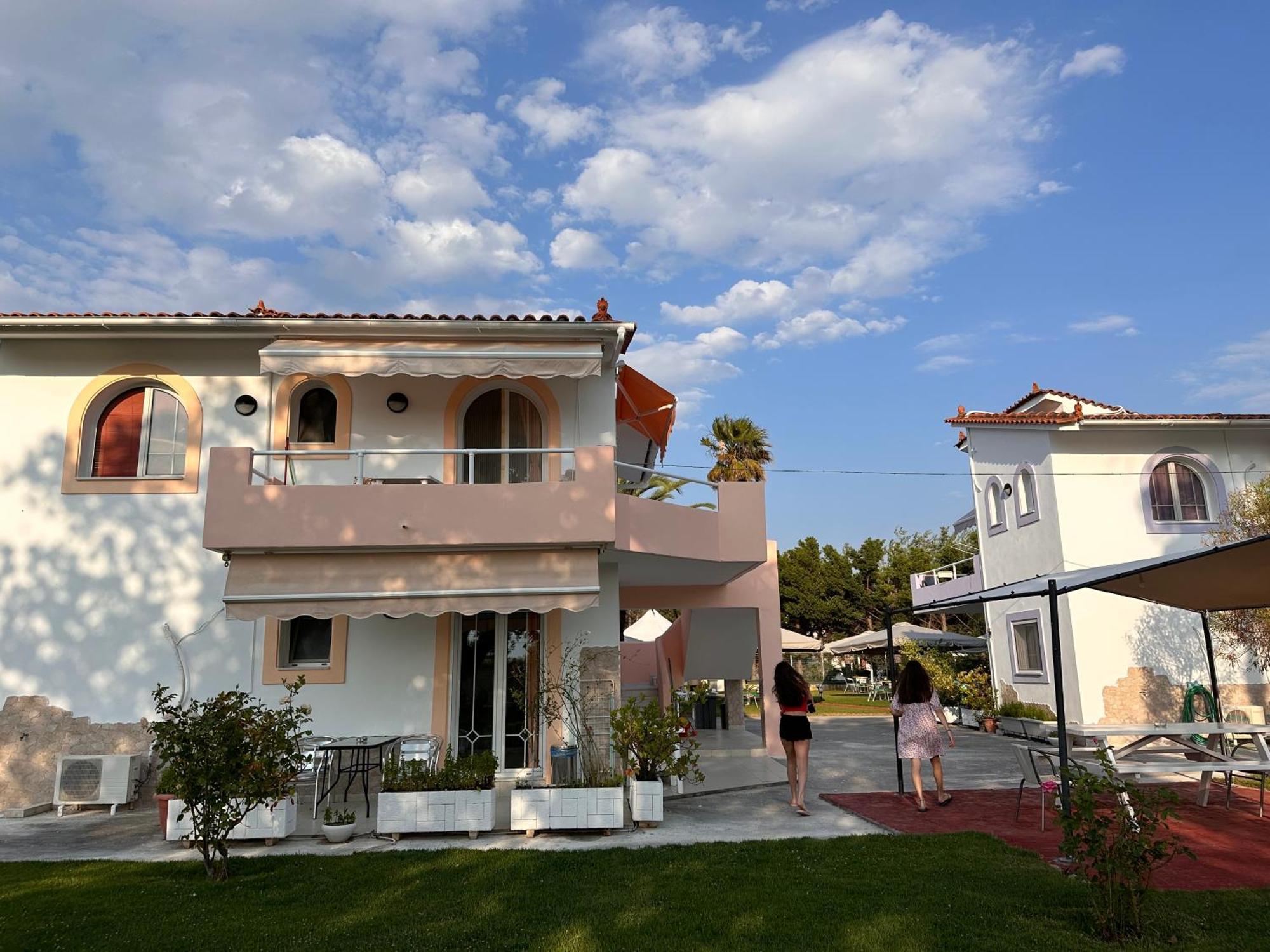 7Syn7 Aparthotel Oreoi Exterior photo